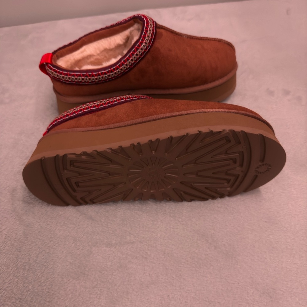 Ugg Tazz Women’s Size 9